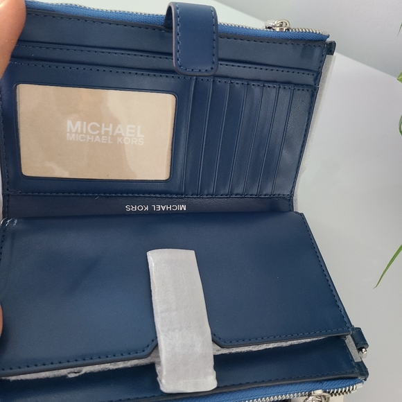 Michael Kors Jet Set Wallet - Picture 3 of 7